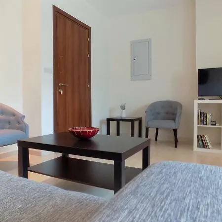 Appartement 2b Seafront Boutique Finikoudes Beach Larnaca