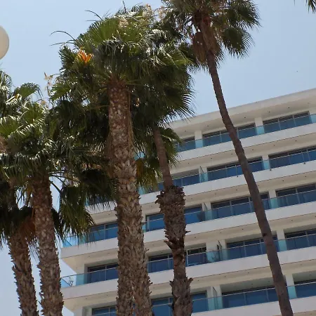2b Seafront Boutique Finikoudes Beach Apartment Larnaca