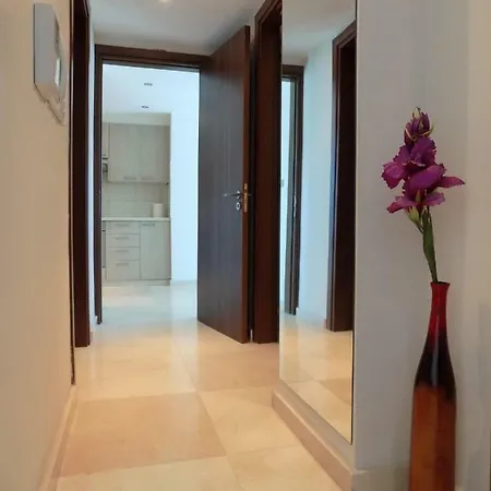 Apartment 2b Seafront Boutique Finikoudes Beach Larnaca