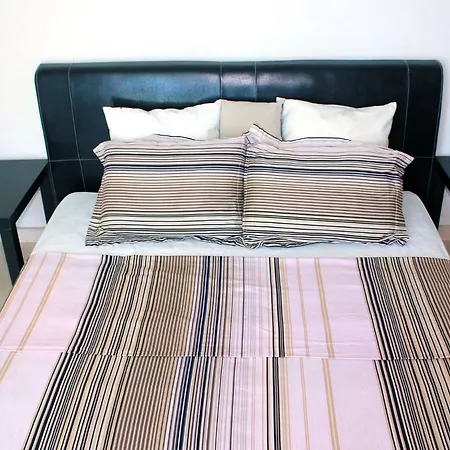 2b Seafront Boutique Finikoudes Beach Apartment Larnaca
