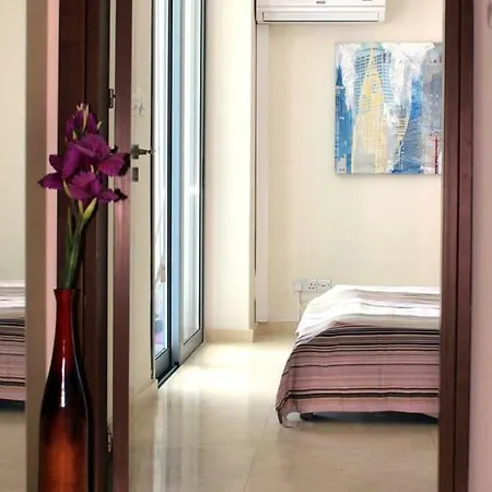 Apartment 2b Seafront Boutique Finikoudes Beach