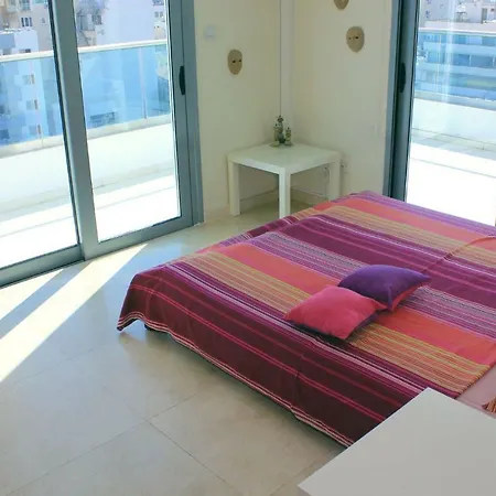 2b Seafront Boutique Finikoudes Beach Apartment *